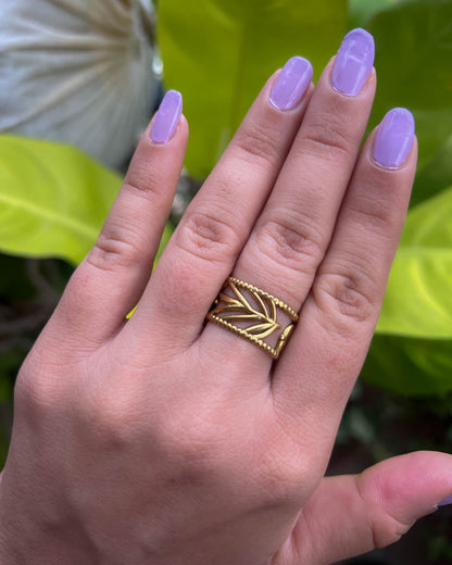 Aurora Ring – Leafy Stainless Steel Ring (Anti-Tarnish)