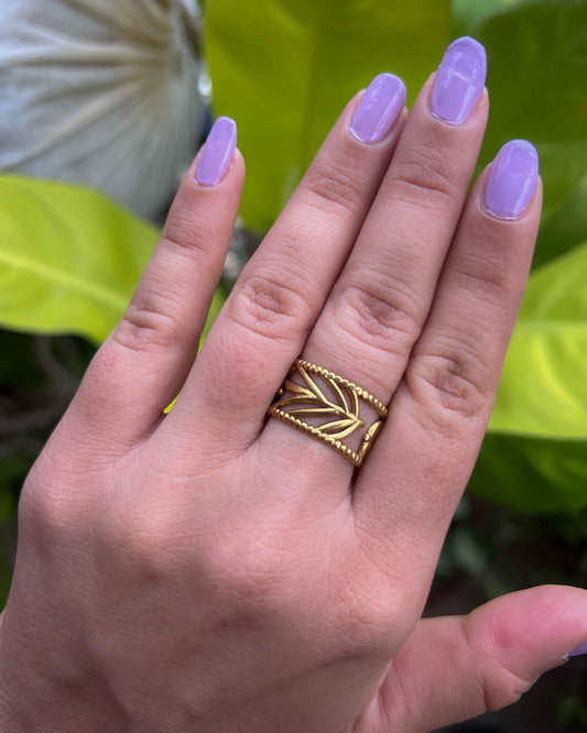 Aurora Ring – Leafy Stainless Steel Ring (Anti-Tarnish)