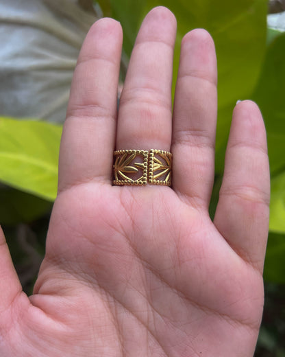 Aurora Ring – Leafy Stainless Steel Ring (Anti-Tarnish)