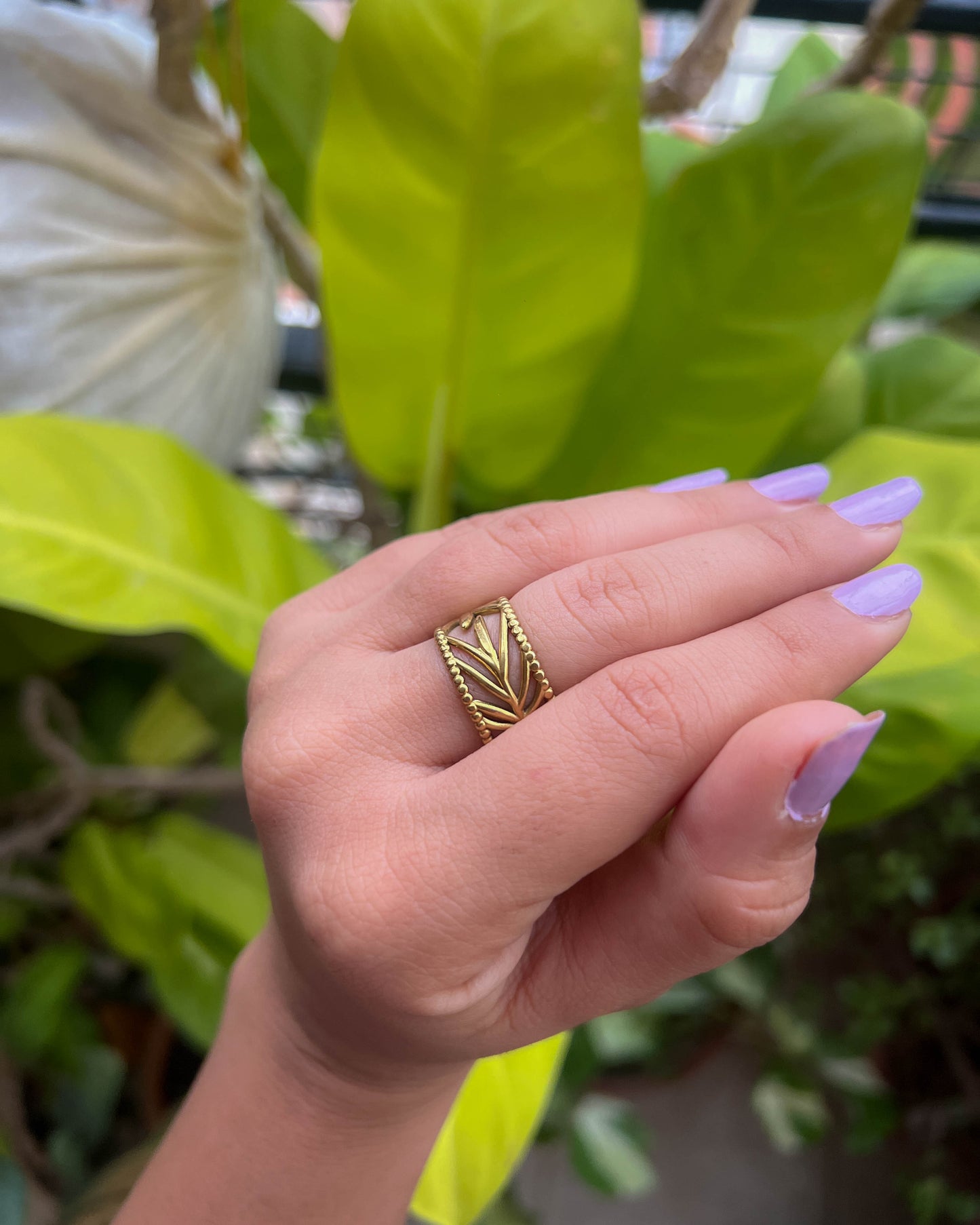 Aurora Ring – Leafy Stainless Steel Ring (Anti-Tarnish)