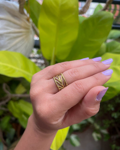 Aurora Ring – Leafy Stainless Steel Ring (Anti-Tarnish)